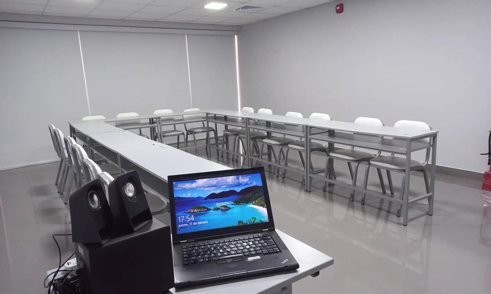 Sala de capacitación en Lima ambiente de trabajo
